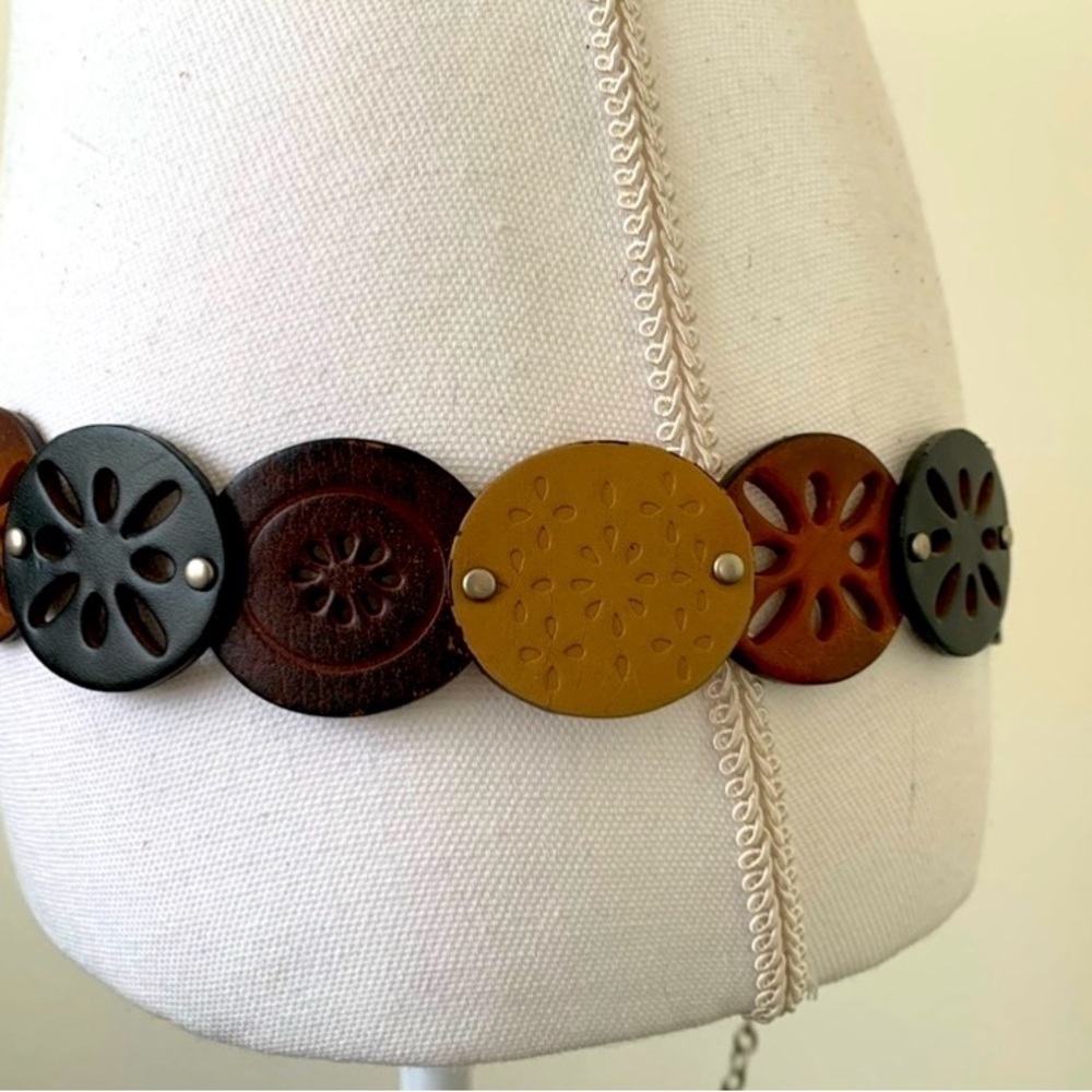 Multicolor Button Design Belt - image 8